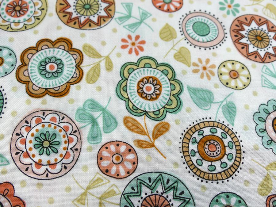 Baumwollstoff aus der Serie Doodle Days mit bunten Kreisen und Blumen Detailansicht